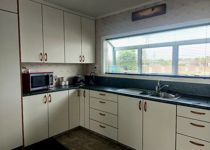 Three Doors Whole 3Bdr Home Central Motueka